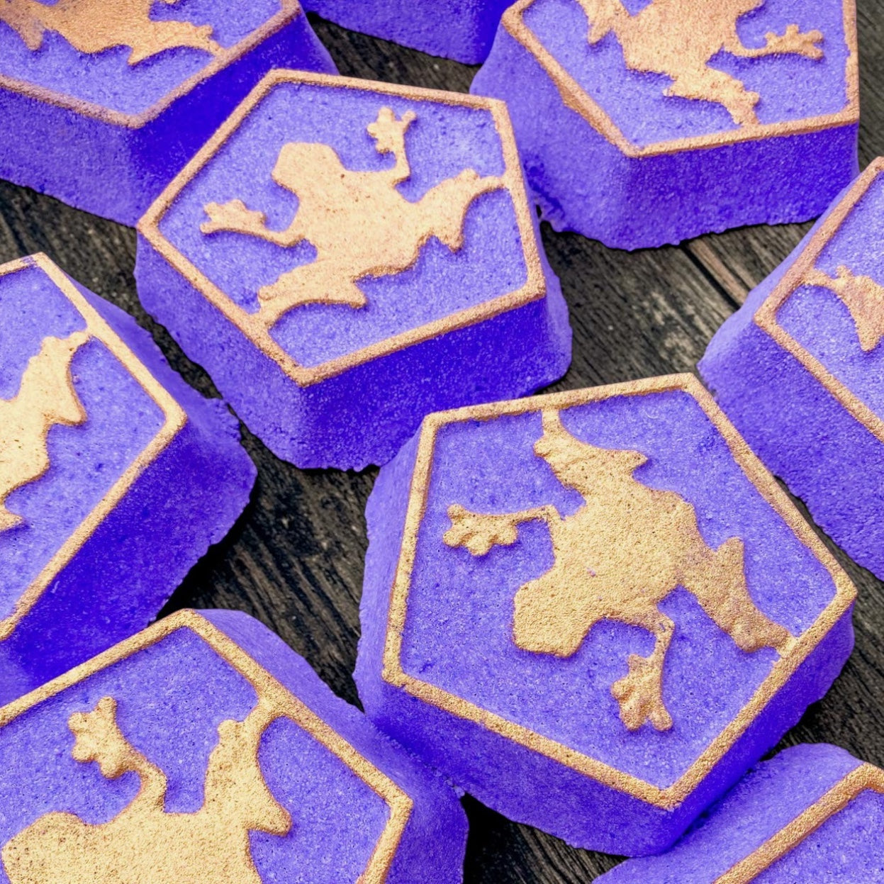 Chocolate Frog Bath Bomb- Blackcurrant & Pomegranate