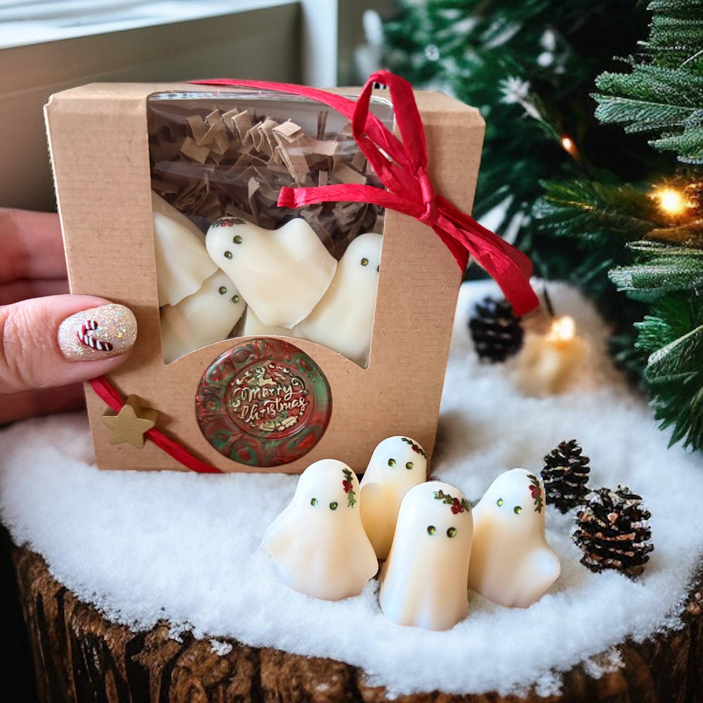 Snowberry & Mistletoe Little Ghosts Of Christmas Wax Melts (Gift Box Of Eight)