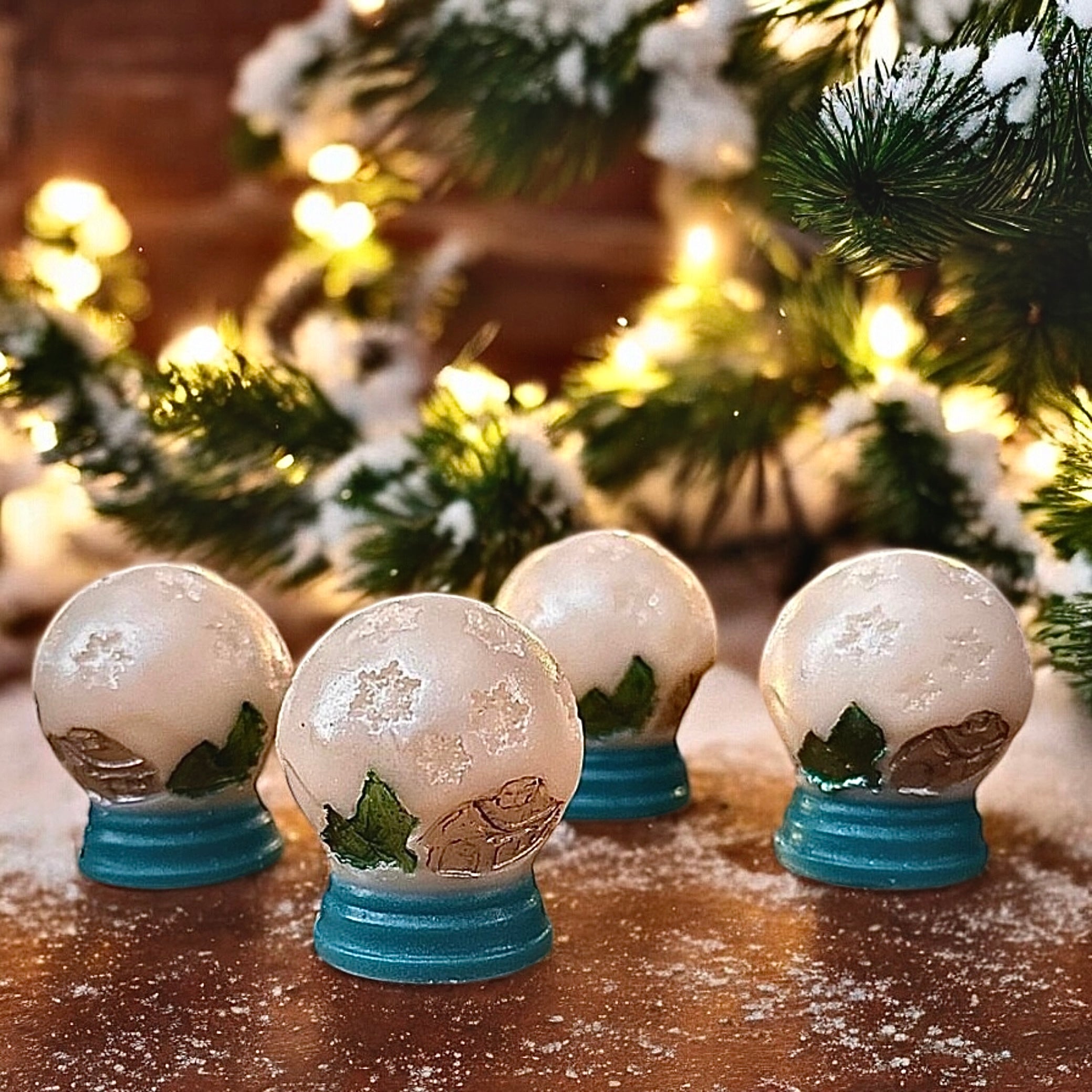 White Christmas Snowglobe Wax Melts (Gift Box Of Four)-PRE ORDER